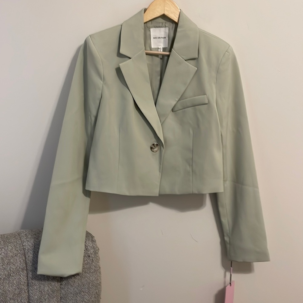 NWT Avec Les Filles cropped blazer